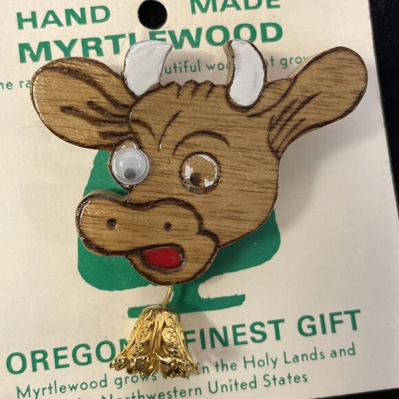 Myrtlewood Brooch Pin Carved Cow Hand Made in Oregon's Finest Gift 1 Googly Eye - Picture 5 of 7